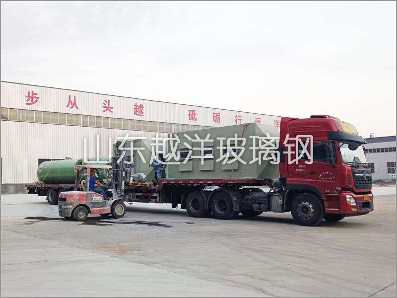 玻璃（lí）鋼生物除臭箱裝車發貨